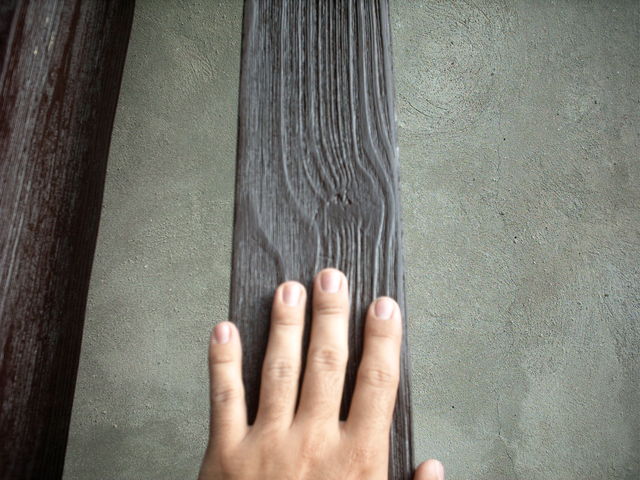 Muestra de viga imitación madera.