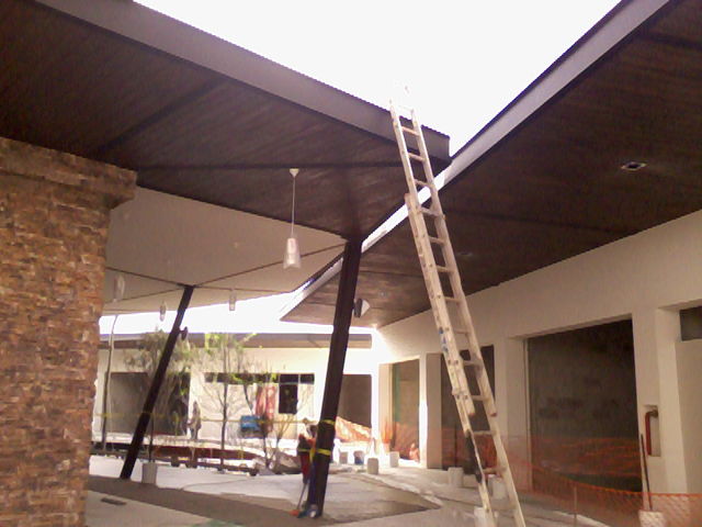 Duela de fibra en pasillos
